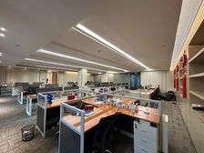 东城区商圈新保利大厦 精装修带家具 正对电梯间临五矿广场