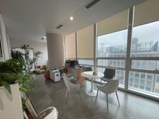 东单商圈 新闻大厦 精装带家具 户型方正 正对电梯 视野开阔